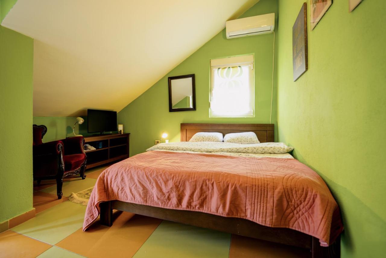 Q Podgorica Beds,Rooms And More Exteriör bild